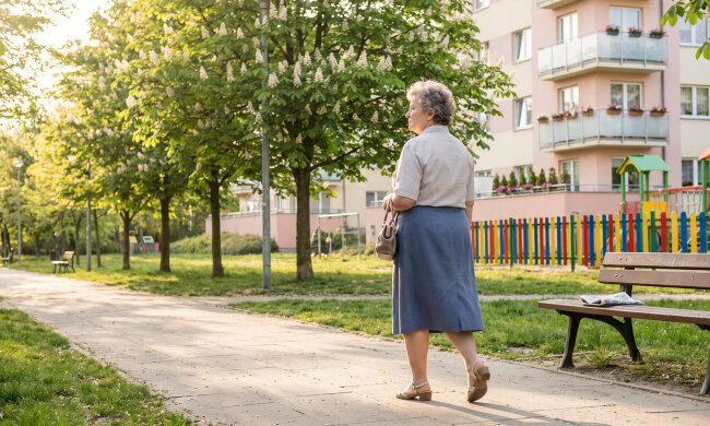 Od czterech lat dwa razy w tygodniu zabieram wnuczkę na plac zabaw, bo synowa mówi, że po pracy nie ma siły, w sobotę na tym samym placu spotkałam synową z koleżanką i dwoma psami - powiedziała: „akurat wyszłyśmy na chwilę na powietrze"