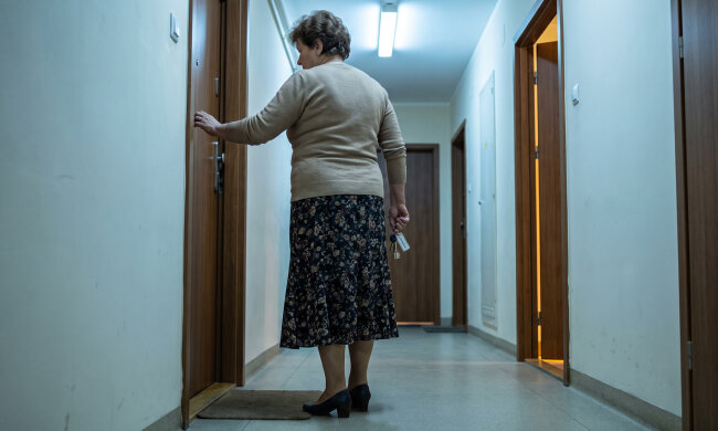 Syn nie odzywa się tygodniami, ale kiedy synowa potrzebuje kogoś do odebrania paczki albo wpuszczenia hydraulika, dzwoni mój telefon - w zeszłym miesiącu poprosił, żebym poczekała u nich na kuriera