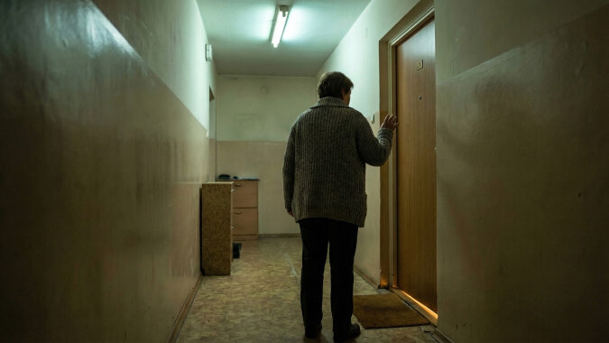 Pożyczyłam sąsiadce 2 tysiące na rachunki. Kiedy po dwóch miesiącach zapukałam do jej drzwi, otworzyła i powiedziała: "Jakie pieniądze? Nic mi nie pożyczałaś"