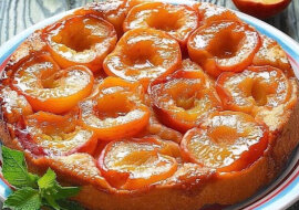 Tarta tatin z brzoskwiniami „Śnieżka”. To nie jest zwykłe ciasto