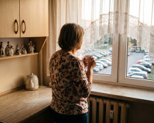 Z Halinką chodzimy na gimnastykę dla seniorów od pięciu lat. W zeszłym tygodniu instruktorka pomyliła nasze ankiety. W rubryce „powód uczęszczania" Halinka napisała: „żeby choć godzinę w tygodniu nie być samej"