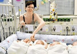 Kobieta w wieku 65 lat urodziła czworo dzieci. Jak wygląda ich życie po 3 latach?