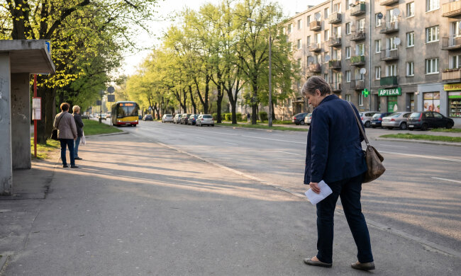 Przez 25 lat odkładałam po 200 złotych miesięcznie na konto. Syn wiedział o tych oszczędnościach. W zeszłym tygodniu poszłam do banku - konto było puste. Przelew zrobiono w sierpniu, na numer, który znam na pamięć