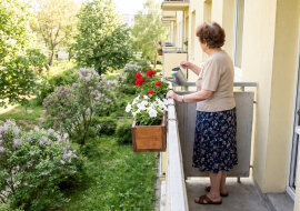 Lekarka rodzinna przy mierzeniu ciśnienia zapytała, czy to prawda, że coraz częściej się gubię, "bo syn dzwonił i bardzo się martwi". Od operacji biodra syn ma moje pełnomocnictwo do ZUS-u. W piątek przywiózł do podpisania jeszcze jedno