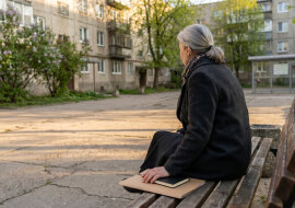 Wnuczka zabrała mnie do przychodni i sama rozmawiała z lekarzem, „żebym się nie denerwowała". Wyniki odebrała i schowała do torebki. Dopiero z karty wypisowej, wystawionej na moje nazwisko, dowiedziałam się, co naprawdę mam
