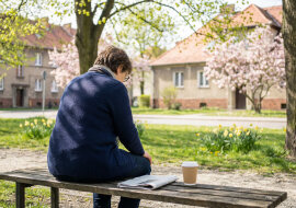 Na rachunku męża znalazłam przelew na 1000 zł miesięcznie. Nie na kochankę - na dom opieki. Przez trzy lata płacił za mojego ojca, o którym ja sama nie chciałam słyszeć