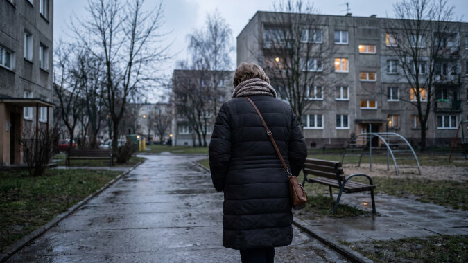 Pożyczyłam synowi 10 tysięcy na remont. Minął rok, nie oddał złotówki. Kiedy przypomniałam, synowa napisała mi SMS