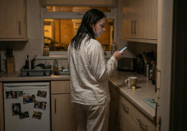 Mąż powiedział, że jedzie na dyżur. Wieczorem sąsiadka napisała mi zdjęcie z restauracji - siedział przy stoliku naprzeciwko jej męża. Zadzwoniłam do niego - odebrał i powiedział, że jest w pracy