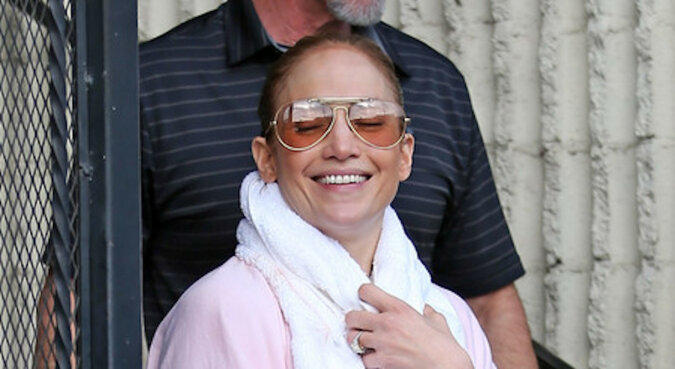 Jennifer Lopez proponuje powrót do legginsów z kalejdoskopowym nadrukiem