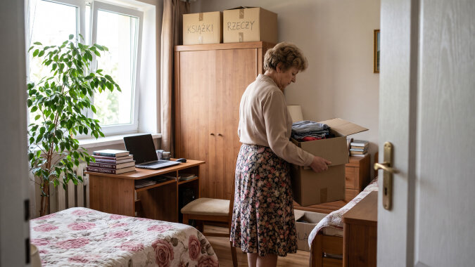 Na zimę przeprowadziłam się do syna, a klucze od mieszkania zostawiłam córce. W lutym ze spółdzielni przyszło rozliczenie wody: zużycie trzy razy większe niż zwykle. Sąsiadka powiedziała przez telefon, że od listopada mieszkają u mnie dwie studentki