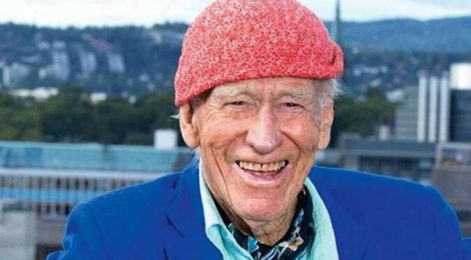Ten dziadek w czapce to prawdziwy norweski miliarder z listy Forbesa