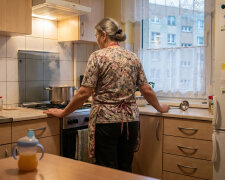 Synowa powiedziała dzieciom, żeby mówili do mnie po imieniu, bo „babcia to brzmi starawo". Syn siedział obok i nic nie powiedział. Wnuki teraz mówią do mnie "Krystyna", jakbym była koleżanką z pracy