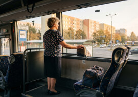 Trzy lata odkładałam na wycieczkę do Wilna z klubu seniora. Synowa zobaczyła potwierdzenie na lodówce: „mamo, wrzesień to adaptacja w przedszkolu, sama wiesz. Pojedziesz na wiosnę, Wilno nie ucieknie"