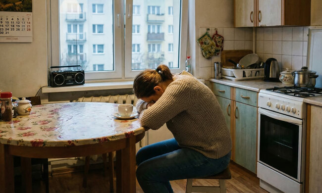 Po śmierci mamy zostało mieszkanie. Z siostrą nie rozmawiamy od roku - ona chce sprzedać, ja chcę zatrzymać. Mama napisała w testamencie jedno zdanie, które zmieniło wszystko