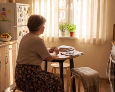 Po sprzedaży działki po mężu mam na koncie 60 tysięcy. Syn, który wcześniej dzwonił raz na miesiąc, teraz dzwoni co niedzielę i pyta o zdrowie. Wczoraj dodał: „pomyśl o wspólnym koncie, oszuści teraz polują na starszych"