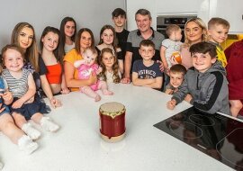 Ta para jest największą rodziną w Wielkiej Brytanii. Kobieta urodziła 22 dziecko. Zobacz jak się czuje