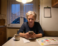 Co miesiąc dokładałam córce do rachunków, bo „teraz jest jej ciężko". Wczoraj pokazała mi w telefonie zdjęcia koleżanki z wakacji i napisała pod spodem: „Następnym razem my". A ja wciąż płacę za jej prąd