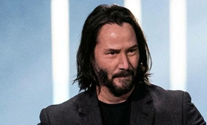 Fani zebrali urocze momenty z Keanu Reeves z konferencji prasowej nowego filmu „Matrix”