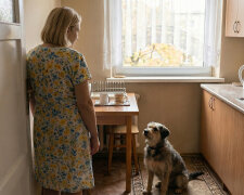 Mąż odszedł po 35 latach, ale co weekend przyjeżdża "zobaczyć się z psem". Siada w kuchni, pije kawę, opowiada o pracy - jakby nic się nie zmieniło