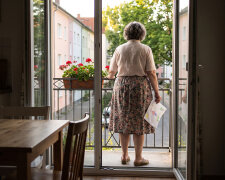 Odkąd córka wróciła po urlopie do pracy, biorę wnuki od poniedziałku do piątku. Przy obiedzie starsza wnuczka zapytała, na co zbieram te pieniądze, które mama co miesiąc daje mi za opiekę