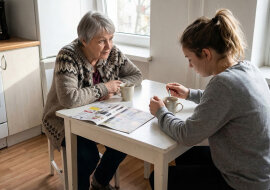 Wzięłam pożyczkę, żeby pomóc córce spłacić kartę kredytową. Trzy miesiące później zadzwonił do mnie jej mąż i powiedział, że córka ma jeszcze cztery karty. I że on też już nie ma z czego spłacać