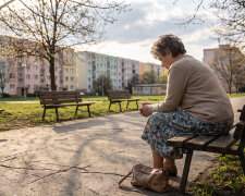 Od czterech lat odbieram wnuki ze szkoły i siedzę z nimi do siedemnastej. W środę miałam wyznaczoną wizytę u okulisty, synowa odpisała: „przełóż na wieczór, przecież po siedemnastej masz wolne"