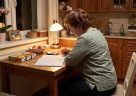 Mąż odchodząc zostawił mi sad pod Grójcem - "sama nie dasz rady, sprzedaj sąsiadowi, póki daje cokolwiek". Zostałam, kupiłam prasę, od trzech lat tłoczę sok. W sierpniu na targu w Grójcu podszedł z nową żoną do mojego stoiska