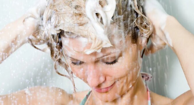 Naturalny szampon wykonany własnoręcznie: zrób go w domu w pięć minut