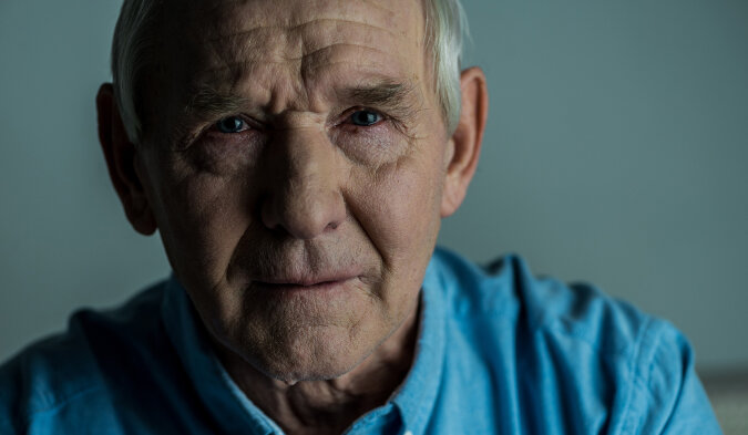 "Mam starego ojczyma, który ma 84 lata i mieszka na wsi. Zaproponowaliśmy mu dom seniora": Rozpłakał się i stanowczo odmówił kontynuowania rozmowy