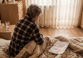 W poniedziałek zmierzyłam 38,5 i napisałam synowej, że pierwszy raz od trzech lat nie dam rady z chłopcami. O siódmej rano stali pod drzwiami, z reklamówką: „kupiłam ci witaminę C i syrop"