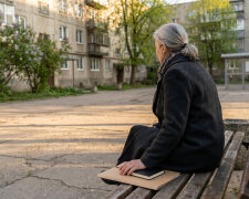 Wnuczka zabrała mnie do przychodni i sama rozmawiała z lekarzem, „żebym się nie denerwowała". Wyniki odebrała i schowała do torebki. Dopiero z karty wypisowej, wystawionej na moje nazwisko, dowiedziałam się, co naprawdę mam