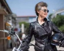 76-letnia chińska babcia Huang Yanzhen. Podróżuje po świecie i jest symbolem wolności od pojęcia „starość”