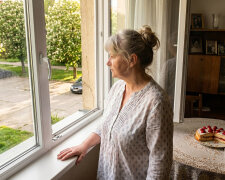 Córka zadzwoniła w niedzielę i powiedziała, że chce przyjechać porozmawiać. Byłam pewna, że znowu chodzi o pieniądze. Przyjechała z mężem, postawili na stole tort