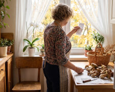 Mąż co roku w październiku jedzie z kolegami na tydzień na grzyby w Bory Tucholskie i zawsze wraca z pełnym koszem. W tym roku, czyszcząc prawdziwki, znalazłam na dnie kosza paragon z warzywniaka w Chojnicach