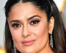 Moda na naturalność: Salma Hayek opublikowała selfie bez makijażu