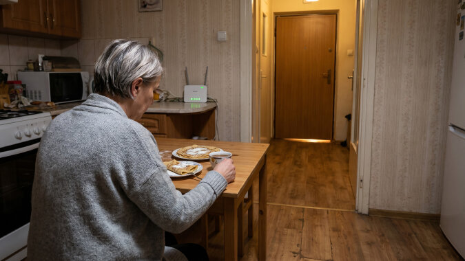 Wnuk ma dwanaście lat i nie chce u mnie nocować, bo "babcia nie ma Wi-Fi". Zainstalowałam internet, kupiłam router - córka pomogła przez telefon