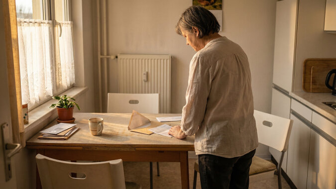 Zięć wziął ode mnie pięć tysięcy na kurs prawa jazdy kategorii C. Kurs skończył, pracę dostał, a kiedy przypomniałam o pieniądzach, córka powiedziała: "Mamo, dzięki temu zarabia dla twojej wnuczki, to chyba ważniejsze niż te parę złotych"