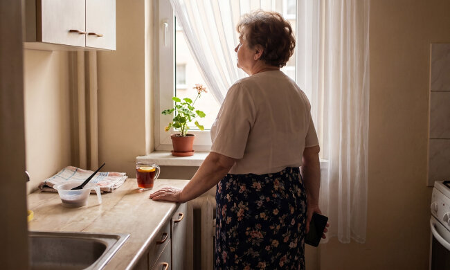 W karcie kontaktowej przedszkola rodzice wpisali mnie na trzecim miejscu, po sobie. W piątek mały dostał gorączki. Pani zadzwoniła prosto do mnie i przeprosiła: „zawsze zaczynam od rodziców, ale oni od razu każą dzwonić po panią"