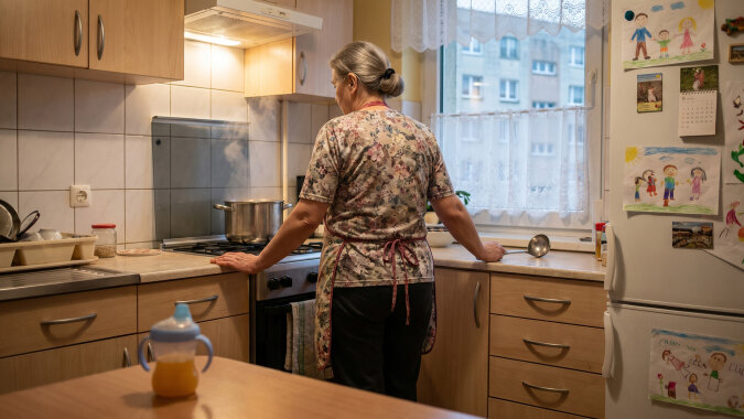 Synowa powiedziała dzieciom, żeby mówili do mnie po imieniu, bo „babcia to brzmi starawo". Syn siedział obok i nic nie powiedział. Wnuki teraz mówią do mnie "Krystyna", jakbym była koleżanką z pracy