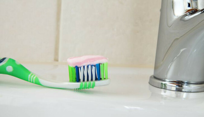 Dlaczego jest potrzebna pasta do zębów w kuchni: sztuczki, o których gospodynie domowe nie wiedzą