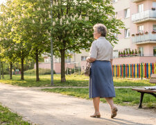 Od czterech lat dwa razy w tygodniu zabieram wnuczkę na plac zabaw, bo synowa mówi, że po pracy nie ma siły, w sobotę na tym samym placu spotkałam synową z koleżanką i dwoma psami - powiedziała: „akurat wyszłyśmy na chwilę na powietrze"