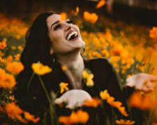 4 znaki zodiaku, które uważają humor za uwodzicielski i uwielbiają się śmiać