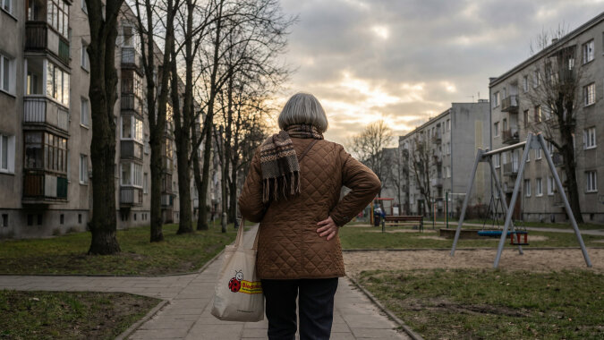 Syn z żoną zapisali się na kurs tańca w środy wieczorem. Wnuki przywożą do mnie. W piątki chodzą na kolacje - wnuki przywożą do mnie. W soboty odpoczywają - wnuki u mnie
