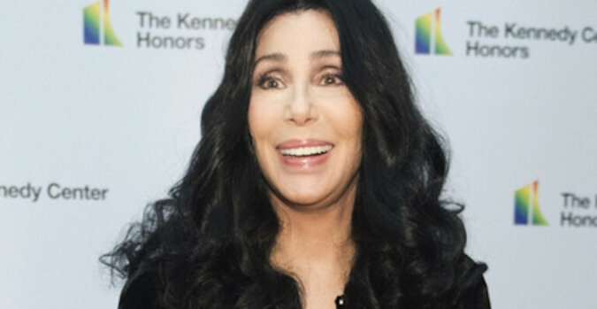 Cher zrobiła furorę na pokazie mody i podzieliła się sekretami młodości i piękna w wieku 76 lat