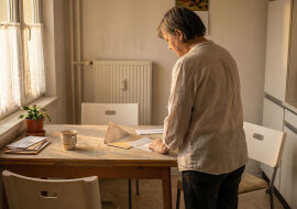 Zięć wziął ode mnie pięć tysięcy na kurs prawa jazdy kategorii C. Kurs skończył, pracę dostał, a kiedy przypomniałam o pieniądzach, córka powiedziała: "Mamo, dzięki temu zarabia dla twojej wnuczki, to chyba ważniejsze niż te parę złotych"