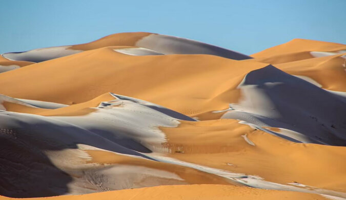 Pustynia Sahara znów pokryta jest śniegiem