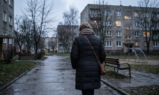 Pożyczyłam synowi 10 tysięcy na remont. Minął rok, nie oddał złotówki. Kiedy przypomniałam, synowa napisała mi SMS