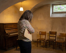 Całe życie wstydziłam się swojego głosu - mąż mówił, że śpiewam jak zepsuta rura. W ubiegłym roku córka zaciągnęła mnie na chór parafialny - poszłam, żeby dała mi spokój