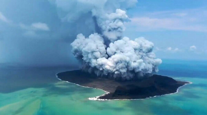 Podwodny wulkan wybuchł w pobliżu Tonga: oszałamiające, ale nie jest to niebezpieczne