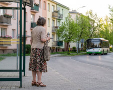 Pilnuję wnuków od sześciu lat, w poniedziałek syn powiedział mi, że rozmawiają z synową o „jakiejś pani na stałe", bo nie chcą mnie obciążać — wnuczek wieczorem zapytał: „babciu, to prawda, że już nie będziesz do nas przychodzić?"